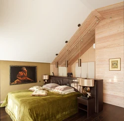 Дизайн Спальни Со Скошенным Потолком В Деревянном Доме