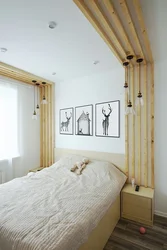 Деревянные рейки на стену в интерьере спальни