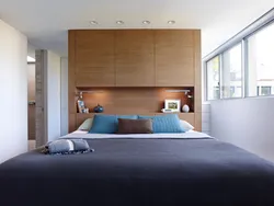 Дызайн спальні з гардэробнай за ложкам
