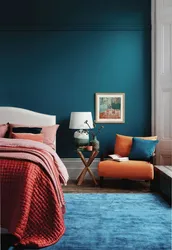 Какие цвета сочетаются с цветом морской волны в интерьере спальни