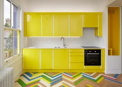Yellow and white kitchen design photo