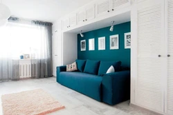 Современный дизайн спальни с диваном