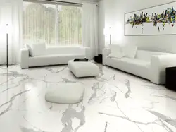 Белый диван в интерьере гостиной
