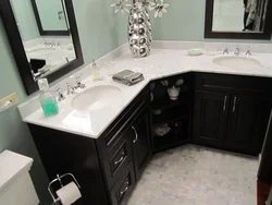 Bathtub design with countertop