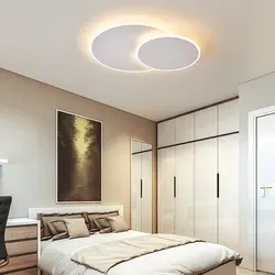 Одноуровневый потолок в спальне дизайн