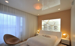 Single-Level Ceiling In The Bedroom Design