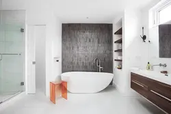 Bathtub Design With Accent Wall