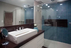 Дизайн ванны с акцентной стеной