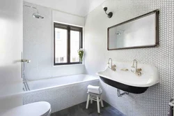 Bathtub design with accent wall