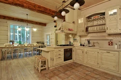 Сучасны дызайн кухні ў доме з бервяна