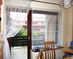 Фото занавески на кухню с балконной дверью