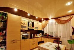 Фото натяжных потолков кухни в современном стиле