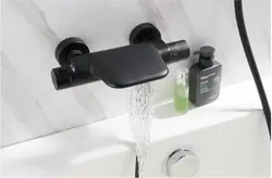 Черная сантехника в ванной в интерьере
