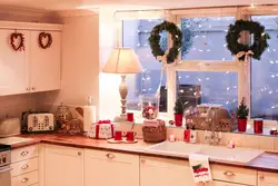 Photo of how to decorate the kitchen for the New Year with your own hands