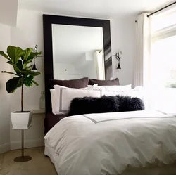Зеркала у кровати в спальне дизайн