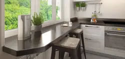 Countertop дар якҷоягӣ бо sill тиреза дар акс ошхона