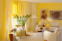 Дызайн спальні з жоўтымі шторамі
