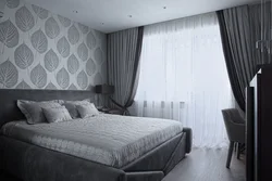 Дызайн штор у спальню з шэрымі шпалерамі фота
