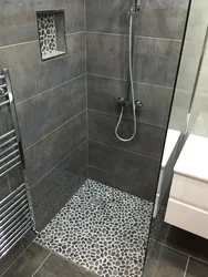 Ванна фотосуретіндегі плиткалардан жасалған душ