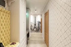 What wallpaper design is better for the hallway