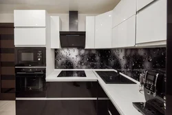 Black and white built-in kitchen photo
