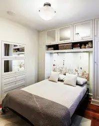 Bedroom 8 sq m photo with double bed