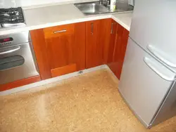Дызайн кухні з падлогай лінолеум
