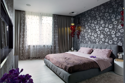 Шторы для інтэр'еру спальні з шэрымі шпалерамі фота