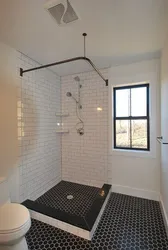 Дизайн ванной с поддоном и шторкой