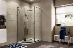 Plitələrdən Hazırlanmış Bir Kabinə Olmayan Bir Banyoda Duş Fotoşəkili
