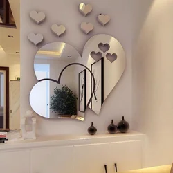 Дизайн интерьер гостиной в современном стиле с зеркалами