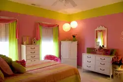 Bright colors in the bedroom interior