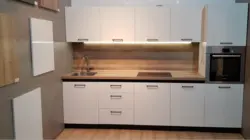 Кухня 4 метры з халадзільнікам дызайн у даўжыню фота