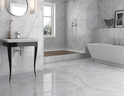 Дизайн ванной комнаты белый керамогранит