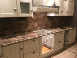 Пешдоман ва countertop барои як акс ошхона беж