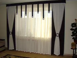 Темные шторы в интерьере гостиной