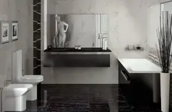 Ванна с черным полом и белыми стенами фото