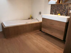 Кварцвиниловая плитка в ванной комнате фото