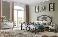 Кованая кровать в спальне фото