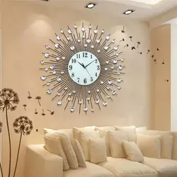 Часы в интерьере гостиной