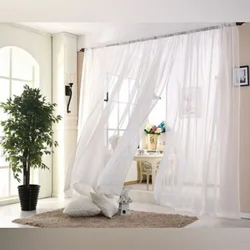 Белая вуаль в гостиной фото