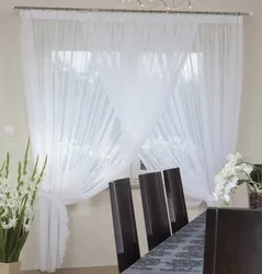 Белая вуаль в гостиной фото