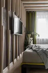 Рейка в спальне на стене фото