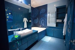 Bath Design In Blue And White Tones