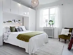 White walls in the bedroom photo