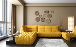 Дизайн с желтым диваном гостиной