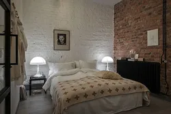 Спальня с кирпичной стеной дизайн фото