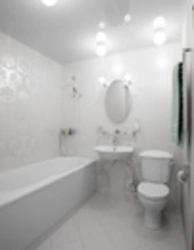 Ванна с туалетом дизайн в белом цвете
