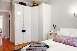 Угловой шкаф в спальню в современном стиле дизайн фото
