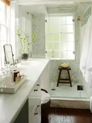 Дызайн кухні хрушчоўкі з акном у ванную